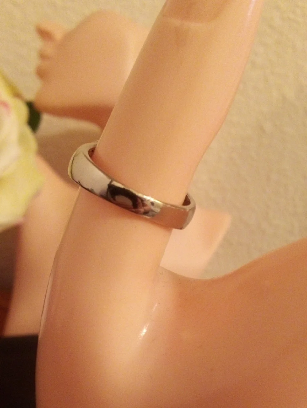 Vintage-Inspired Silver Ring with Amber-Colored Gemstone